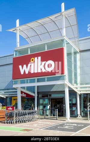 Wilko-Logo auf der Vorderseite eines Wilko-Stores Giltbrook Retail Park, Ikea Way, Giltbrook, Nottingham East Midlands England GB Europa Stockfoto