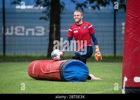 Karlsruhe, Deutschland. 22. Mai 2020. Torwart Sven Müller (KSC) beim Torwart Training. GES/Fußball/2. Bundesliga: Training des Karlsruher SC während der Corona-Krise, 22. Mai 2020 Fußball: 2. Liga: Training des Karlsruher SC während der Corona-Krise, 22. Mai 2020 Quelle: dpa/Alamy Live News Stockfoto