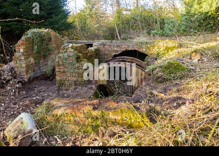 Überreste des Zweiten Weltkriegs Bunker neben Cambusnethan Priorat auch bekannt als Cambusnethan House befindet sich in Wishaw, North Lanarkshire, Schottland Stockfoto