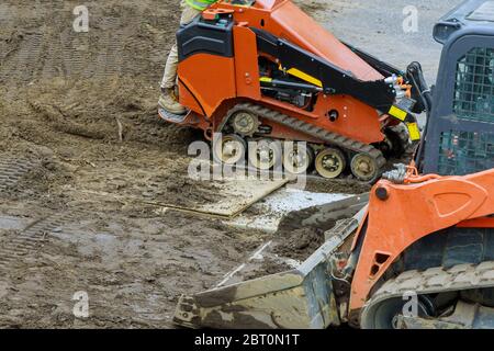 Baggergraben den Boden während der Arbeiten an für Bodenbau Ausgrabung Erdbewegung Stockfoto