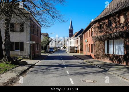 Erkelenz, Nordrhein-Westfalen, Deutschland - Rheinisches Braunkohlebergbaugebiet, das Dorf Keyenberg soll Platz machen für die RWE-Tagebau Garzweiler an Stockfoto