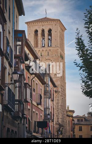 Foto der Iglesia de San Román toledo und des blauen Himmels Stockfoto