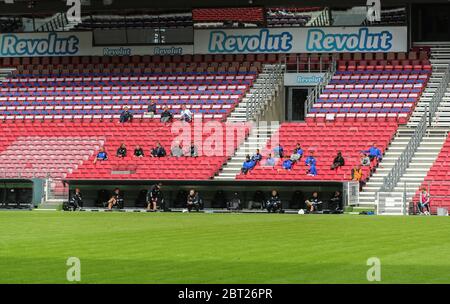 Kopenhagen, Dänemark. Mai 2020. Ab nächster Woche wird die dänische Superliga wieder starten, aber ohne Fans auf den Stadien aufgrund des Ausbruchs des Corona-Virus. Hier findet der FC Kopenhagen Spieler während eines Trainingsspiels gegen Odense Boldklub auf den Tribünen statt. (Foto: Gonzales Photo/Alamy Live News Stockfoto