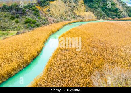 Rückbett und Fluss Luftaufnahme. Stockfoto