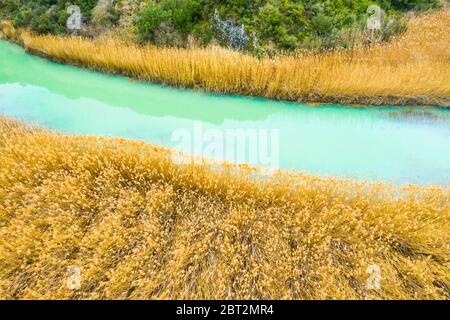 Rückbett und Fluss Luftaufnahme. Stockfoto