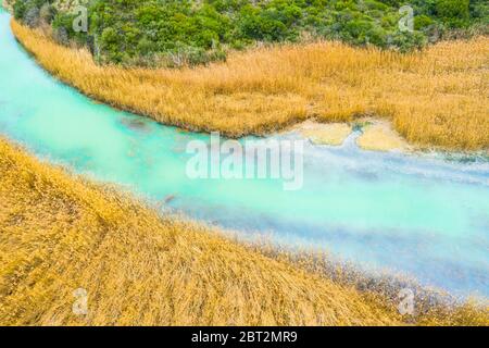 Rückbett und Fluss Luftaufnahme. Stockfoto