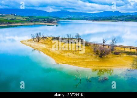 Reservoir Shore Luftaufnahme. Stockfoto