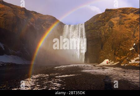 Regenbogen über Skogafoss, Skogar, Island Stockfoto