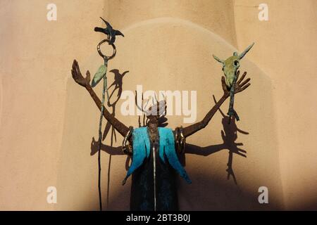 Statue am Eingang zur Worrell Gallery, Santa Fe, NM Stockfoto