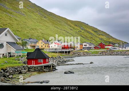 Skarsvag ist ein Dorf in der Gemeinde Nordkapp in Troms Og Finnmark County, Norwegen. Das Dorf liegt an der Nordküste der Insel Magenoy Stockfoto