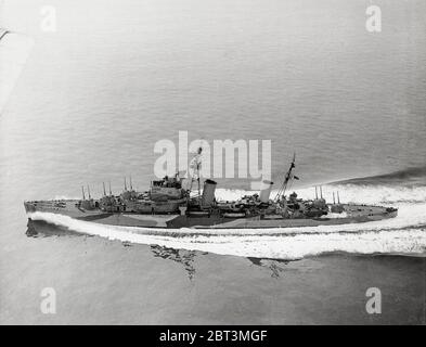 Vintage-Foto des Zweiten Weltkriegs - British Navy Cruiser HMS Argonaut Stockfoto