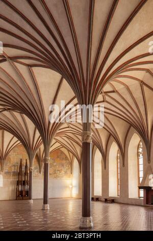 Inneneinrichtung des gotischen Saals der mittelalterlichen Burg in Malbork, Polen Stockfoto