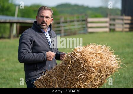 VERÖFFENTLICHUNG: 26. Juni 2020 TITEL: Unwiderstehlich STUDIO: Focus Features REGISSEUR: Jon Stewart PLOT: A Democratic Stratege helps a retired Veteran run for Mayor in a small, konservative Midwest town. MIT Steve CARELL als Gary Zimmer. (Bild Zur Gutschrift: © Focus Features/Entertainment Pictures) Stockfoto