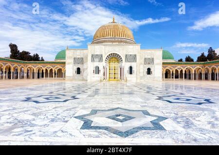 Wunderschöne Aussicht auf das Mausoleum von Habib Bourgiba in Monastir, Tunesien Stockfoto