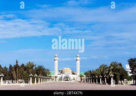 Wunderschöne Aussicht auf das Mausoleum von Habib Bourgiba in Monastir, Tunesien Stockfoto