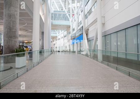 TORONTO, ONTARIO, KANADA - 17. MAI 2020: INTERNATIONALER FLUGHAFEN TORONTO PEARSON WÄHREND DER COVID-19-PANDEMIE. Stockfoto