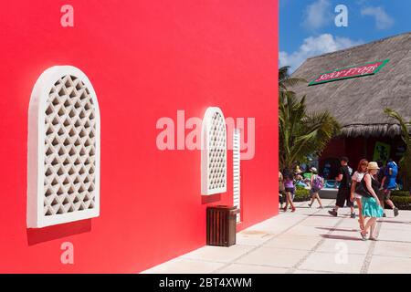 Architekturdetail im Hafen Costa Maya, Quintana Roo, Mexiko, Nordamerika Stockfoto