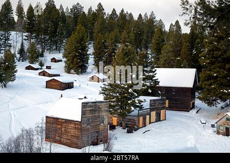 MT00512-00....MONTANA - schneebedeckte Gebäude in der alten Bergbaustadt Garnett erhalten. Stockfoto