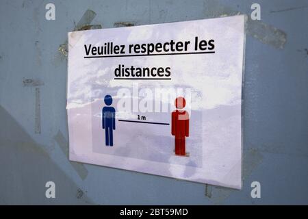 Marseille, Frankreich. Mai 2020. Ein soziales Zeichen, das in einer Schule während der Corona-Virus-Pandemie zu sehen ist.während sich Schulen auf eine schrittweise Wiedereröffnung vorbereiten, wurden verschiedene Präventivmaßnahmen und Vorsichtsmaßnahmen getroffen, um die Ausbreitung der COVID-19-Krankheit zu verhindern. Quelle: SOPA Images Limited/Alamy Live News Stockfoto