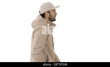 Schöner modischer Mann in einem Winter stilvollen Mantel Wandern auf weißem Hintergrund. Stockfoto