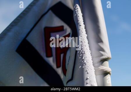 LONDON, ENGLAND - 24. AUGUST 2019: Detail einer Eckfahne im Vorfeld des 2019/20 EFL SkyBet Championship Spiels zwischen dem FC Fulham und dem FC Nottingham Forest in Craven Cottage. Stockfoto