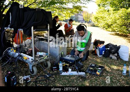 Shahkrit Yamnan ist ein Film-und Fernsehschauspieler.Er hat in zahlreichen populären Lakorms Sitcoms und Werbespots aufgetreten.Er reiste nach Großbritannien, während der Dreharbeiten My Ex, die er Hauptrolle spielte. Sein größter Film war die Zusammenarbeit mit Nicolas Cage Hollywood Film Bangkok Dangerous 2008. Er ist auch für EINEN Moment geknickt im Juni 2008 und Iron Chef Thailand 2012-2017 . Er gewann den National Film Award auf vier Mal, 25. TV Gold Award, 2. Nataraja Award und 4. Nine Entertain Awards als bester Schauspieler. Stockfoto