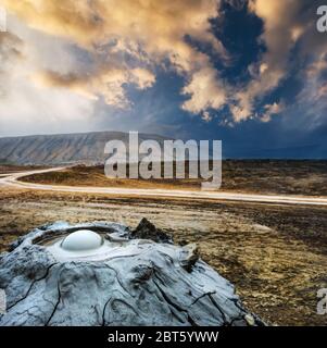 Schlammvulkane von Gobustan bei Baku bei Sonnenuntergang, Aserbaidschan Stockfoto