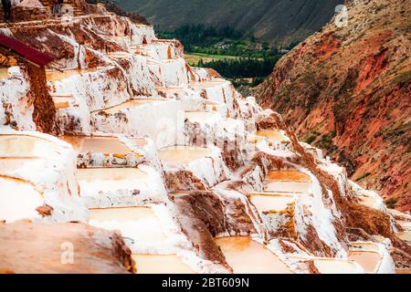 Salinas de Maras bei Cusco, Salzgewinnung in Peru Stockfoto