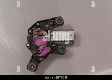Defekter Motor eines Heckscheibenwischers Stockfoto
