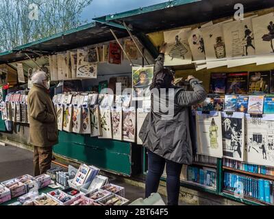 Buchhändler 'bouquiniste' am Ufer der seine, Paris, Frankreich. Stockfoto