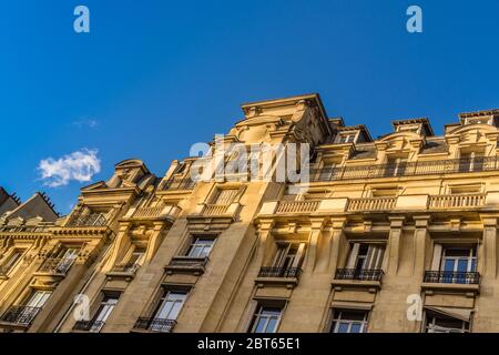Pariser Skyline bei Abendsonne, Paris, Frankreich. Stockfoto