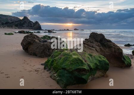 Strand Praia do amado bei Sonnenuntergang in Costa Vicentina, Portugal Stockfoto