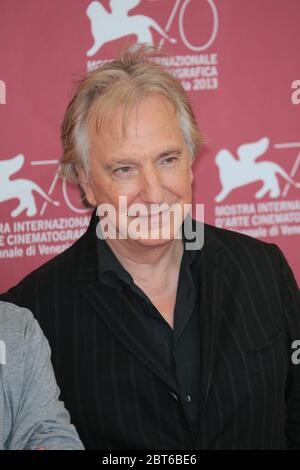 VENEDIG, ITALIEN - 04. SEPTEMBER: Alan Rickman nimmt an der 'Une Promesse' Photocall Teil, während des 70. Filmfestivals in Venedig am 4. September 2013 Stockfoto