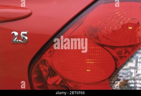 2001 Jaguar X Typ 2.5. Fahren in Frankreich. Stockfoto