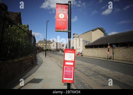 Cambridge, Mass. Mai 2020. Das Foto vom 22. Mai 2020 zeigt eine geschlossene Busrundfahrt in Cambridge, Großbritannien. Weitere 351 COVID-19 Patienten sind in Großbritannien am Donnerstagnachmittag gestorben, was die Gesamtzahl der Todesfälle durch das Coronavirus im Land auf 36,393 Personen bringt, sagte das Ministerium für Gesundheit und Soziales am Freitag. Kredit: Tim Ireland/Xinhua/Alamy Live News Stockfoto