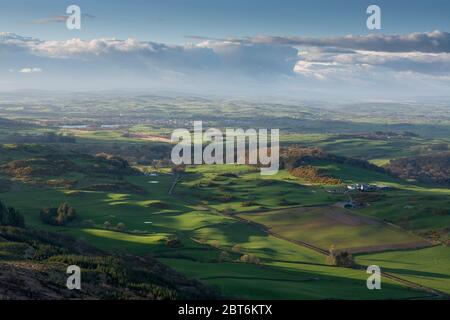 Blick auf Castle Douglas und Gelston vom Screel Summit Stockfoto