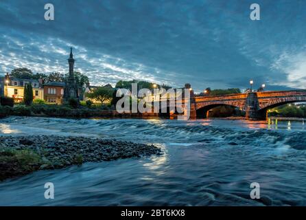 Creebridge und River Cree bei Newton Stewart in der Dämmerung. Stockfoto