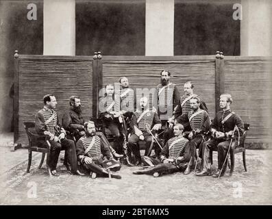 Vintage 19. Jahrhundert Fotografie - Britische Armee in Indien - Offiziere des Royal Horse Artillery Regiment, Peshawar, 1866 Stockfoto