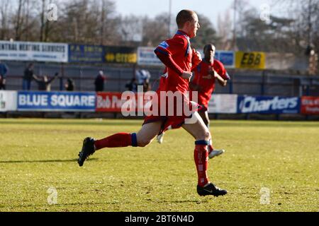 ALDERSHOT, GROSSBRITANNIEN. MÄRZ 22: Scott Davies von Aldershot feiert sein Ausgleichstreffer während der Blue Square Premier League zwischen Aldershot Town und Altrin Stockfoto