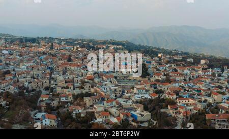 Altes Dorf Pano Lefkara in den Bergen, Luftaufnahme. Larnaca District, Zypern. Stockfoto