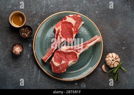 Rohes marmoriertes Fleisch Steaks Stockfoto