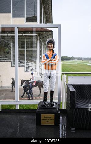 Iffezheim, Deutschland. Mai 2020. Feature, Dekorationsbild, Hintergrund, Hintergrundbild, Symbol, Symbol Bild Tribunen ohne Zuschauer. GES/Gallop Sport/Iffezheim Spring Metting, 23. Mai 2020 23. Mai 2020 Horseracing Spring Festival, Iffezheim, 23. Mai 2020 Quelle: dpa/Alamy Live News Stockfoto