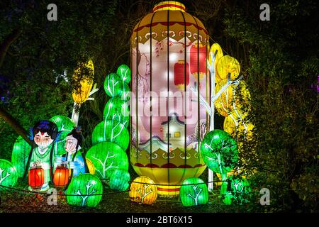 Nizza, Frankreich, 5. Januar 2020 – Bunte chinesische Laternen zeigen beim Festival „Baie des lumieres“ im Parc Phoenix Stockfoto