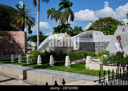SANTIAGO DE CUBA, SANTIAGO DE CUBA PROVINZ, KUBA - Januar 12 2020 : Grab von Fidel Castro auf dem Friedhof Santa Ifigenia. Stockfoto