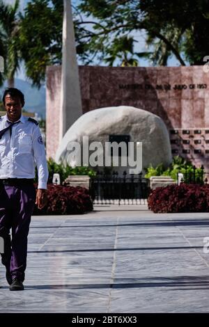 SANTIAGO DE CUBA, SANTIAGO DE CUBA PROVINZ, KUBA - Januar 12 2020 : Grab von Fidel Castro auf dem Friedhof Santa Ifigenia. Stockfoto