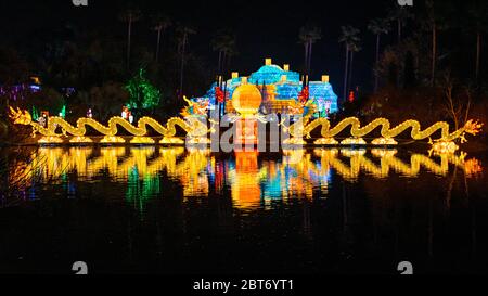 Nizza, Frankreich, 5. Januar 2020 – Bunte chinesische Laternen zeigen beim Festival „Baie des lumieres“ im Parc Phoenix Stockfoto