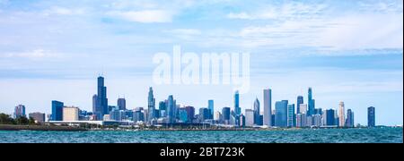 Chicago Seeufer Skyline mit Blick auf Lake Michigan, und den Willis Tower (früher bekannt als Sears Tower). Stockfoto