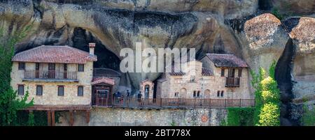 Ypapanti Kloster ist eines der weniger bekannten Klöster der Region Meteora. Es ist in eine Klippe gebaut und nicht leicht zu erreichen. Stockfoto