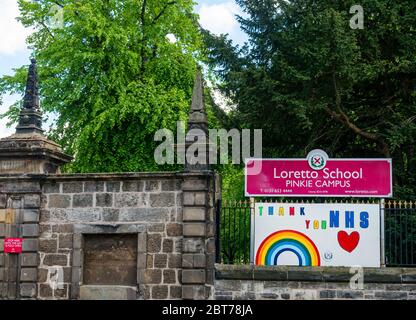 Danke NHS Schild außerhalb Loretto Schule, Musselburgh, East Lothian, Schottland, Großbritannien Stockfoto