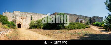 Niokastro, Neokastro oder New Navarino Pylos Festung in Pylos verschiedene Ansichten der dicken Mauern der Festung im Jahr 1573 gebaut Stockfoto